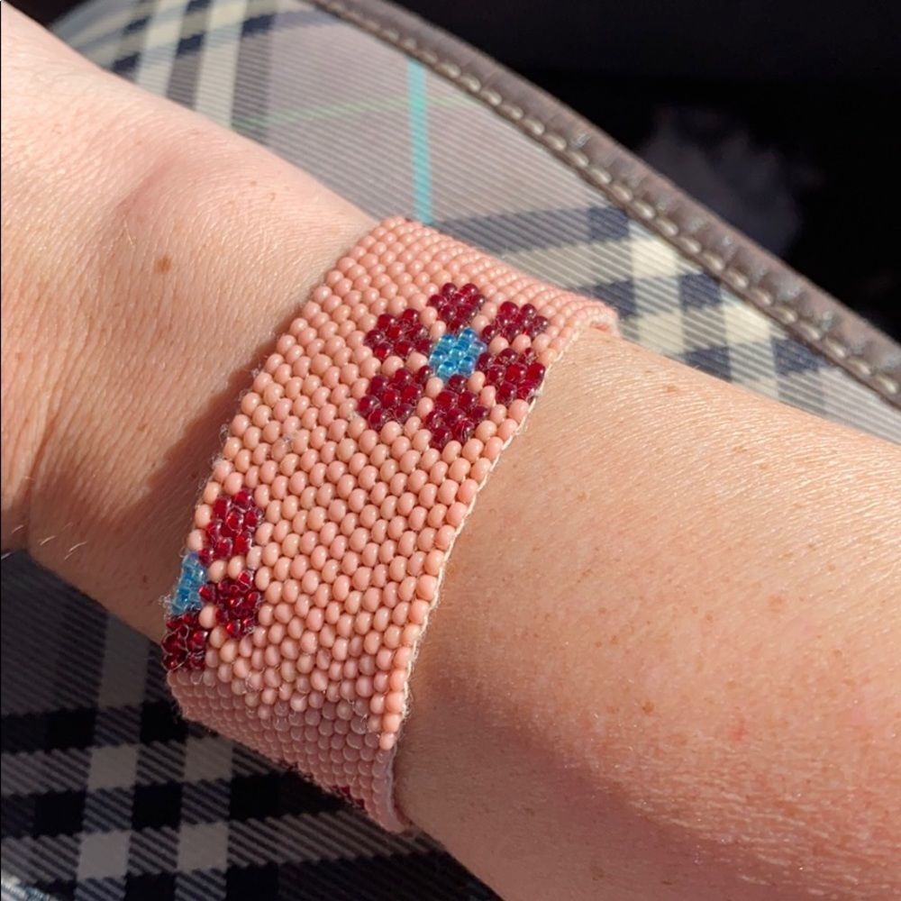 Beautiful beaded boho bracelet. Pink w/ red  🌺